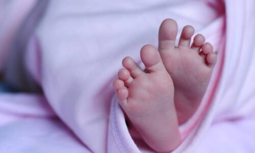 ایک ہی بچے کی2 بار پیدائش؟میڈیکل کی تاریخ کے حیران کن واقعے کی تفصیلات سامنے آگئیں