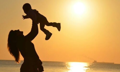 ادھیڑ عمر خواتین نے ماں بننے میں نوجوان لڑکیوں کو بھی پیچھے چھوڑ دیا