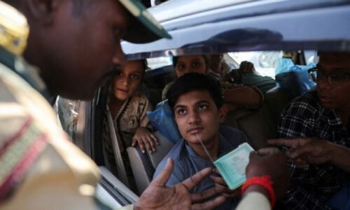 پاک بھارت کشیدگی میں شدت، پاکستانی سفارتی عملہ وطن واپس پہنچ گیا