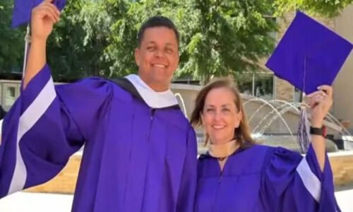 ماں اور بیٹے نے ایک ہی دن ماسٹرز کی ڈگریاں وصول کرلیں