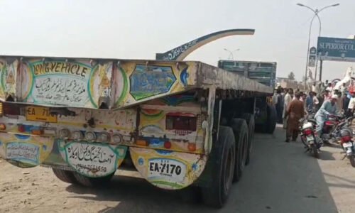 اوکاڑہ میں ٹرالر کی موٹر سائیکل کو ٹکر، باپ، 2 بیٹے اور بیٹی جاں بحق