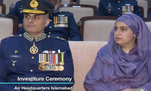ایئر وائس مارشل اورنگزیب احمد کی اہلیہ کی تصویر سامنے آ گئی