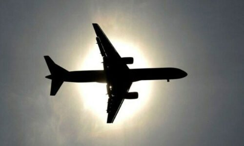 دوران پرواز پائلٹ بیہوش، جہاز بنا پائلٹ کے اڑتا رہا