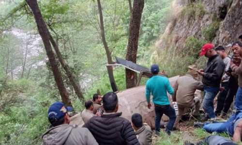 بھارت میں ہیلی کاپٹر گر کر تباہ، 5 افراد ہلاک