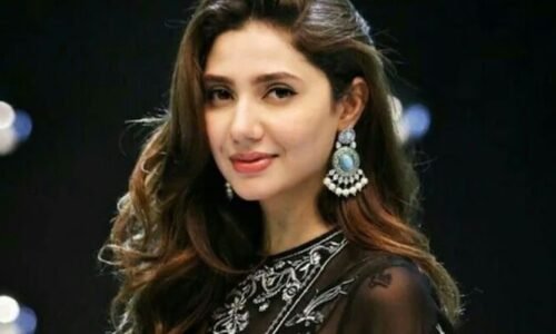 بھارت میں فلم کے پوسٹرز سے ہٹانے پر ماہرہ خان کا ردعمل سامنے آگیا