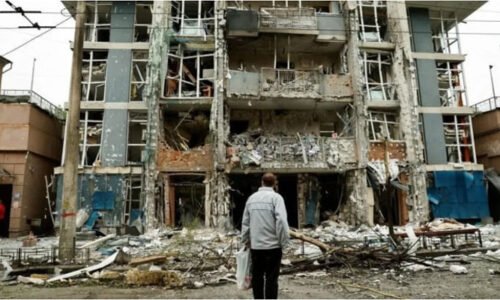 قیدیوں کے تبادلے کے بعد روس کا یوکرین پر بڑا حملہ، 12 افراد ہلاک، درجنوں زخمی