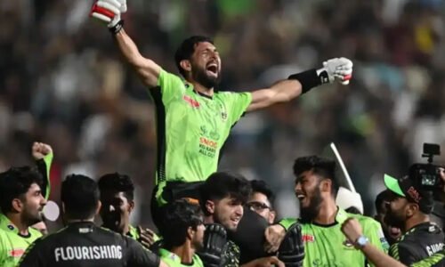 دس گھنٹے کی فلائٹ، دس منٹ پہلے میدان میں ـــ تھکے ہوئے سکندر رضا نے قلندرز کو چیمپئن بنا دیا