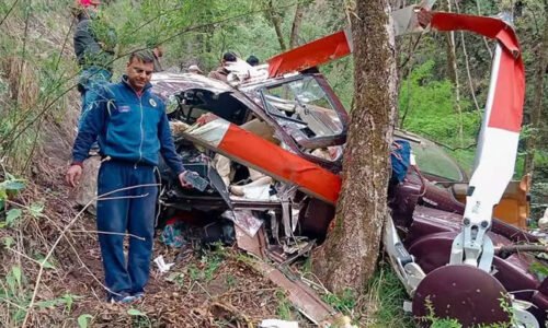 بھارتی شہر کیدرناتھ میں ہیلی کاپٹر گر کر تباہ ، 6 افراد ہلاک