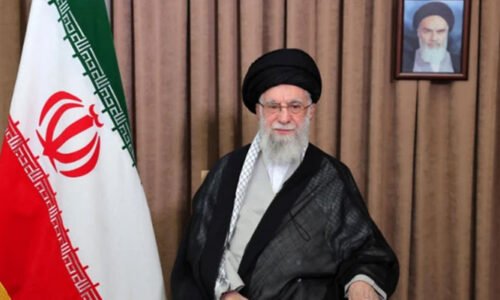 ایران کا آبنائے ہرمز بند کرنے اور امریکی فوجی اہداف پر حملوں کا اعلان