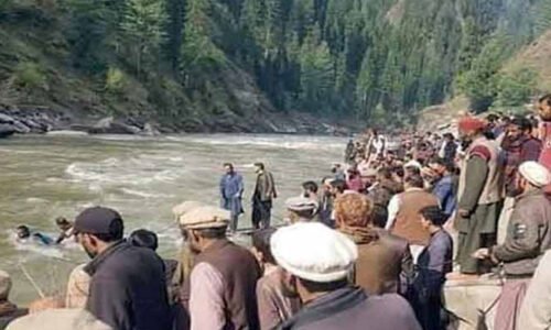 گلگت ، باراتیوں کی گاڑی دریا میں جا گری ، دلہا سمیت ایک ہی خاندان کے 6 افراد جاں بحق