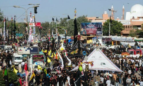 ملک بھر میں یوم عاشور عقیدت و احترام سے منایا جا رہا ہے ، سکیورٹی کے سخت انتظامات