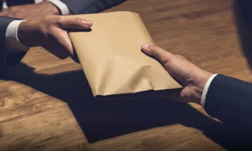 رشوت نہ لینے والے پولیس افسران کے ساتھ کیا ہوا؟ نا قابل یقین