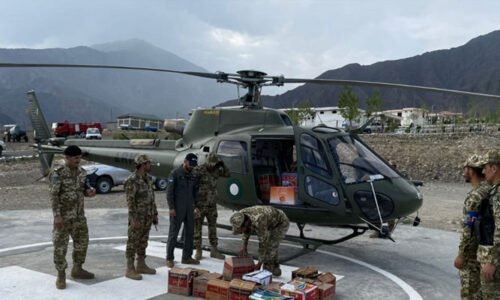 پاک فوج کا ریسکیو آپریشن ، بابوسر اور شاہراہ قراقرم پر پھنسے سیاحوں کو محفوظ مقامات پر منتقل کر دیا