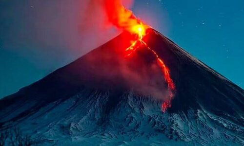 روس ایک کے بعد ایک تباہی کی زد میں، 600 سال سے خاموش آتش فشاں پھٹ پڑا