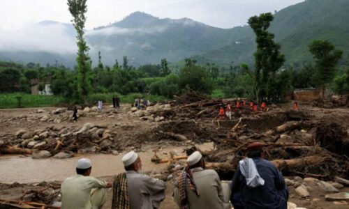 ملک بھر میں مزید بارشوں کی پیشگوئی، کے پی میں تعلیمی اداروں کی بندش کا فیصلہ، سیلاب سے اموات 358 ہوگئیں