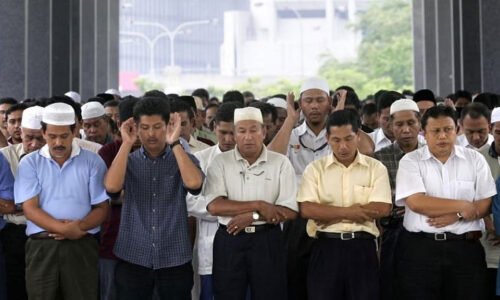 ملائیشیا میں جمعہ کی نماز چھوڑنے والے مردوں کو جیل بھیجنے کا اعلان