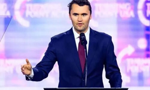 امریکا کا چارلی کرک کے قاتل کی معلومات فراہم کرنے پر ایک لاکھ ڈالر انعام دینے کا اعلان