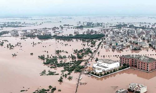 دریائے ستلج اور چناب میں اونچے درجے کا سیلاب، جھنگ میں کئی علاقوں کا زمینی رابطہ منقطع