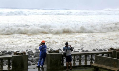 سپر ٹائیفون راگاسا کے پیش نظر چین کے 10 شہروں میں اسکول، کاروبار بند