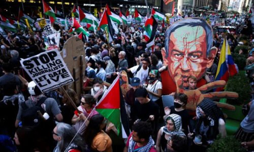 نیتن یاہو کے خطاب کے دوران اقوام متحدہ کی عمارت کے باہر احتجاج، اسرائیل پر پابندیوں کا مطالبہ