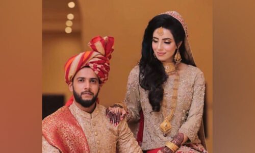 معروف پاکستانی کرکٹر عماد وسیم  نے اپنی بیوی کو طلاق دیدی