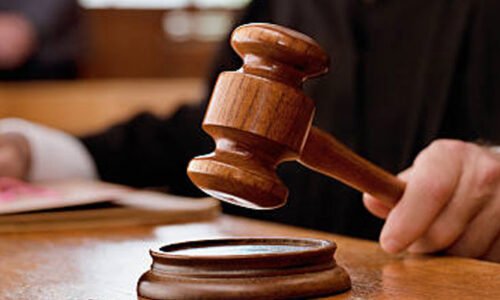 عدالت نے عمران خان کو سزائے موت سنادی